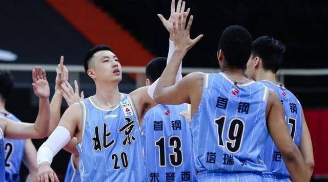 巴塞罗那训练开放日，国际比赛日外线爆发引欢呼，CBA常规赛在即，赛程密集仍需轮换(皇马vs巴塞罗那欧洲联赛篮球)