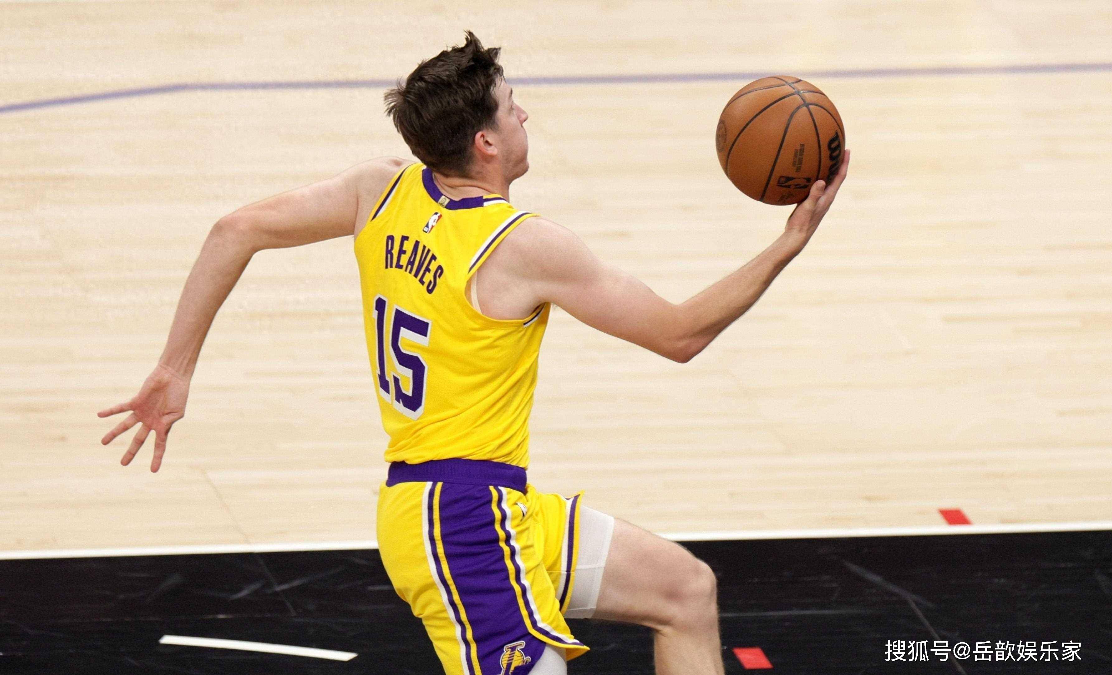 易游体育 -清晨尼斯备战NBA常规赛，临场应变细节曝光，气氛紧张，训练强度明显提升的简单介绍