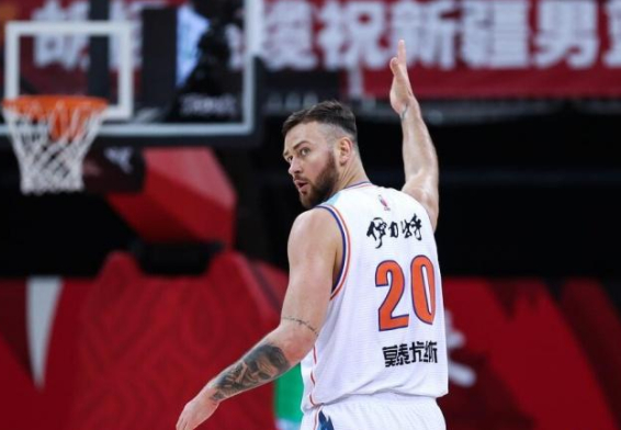 摩纳哥转会期完成体检，志在CBA常规赛名次提升，气氛紧张，年轻球员得到机会的简单介绍