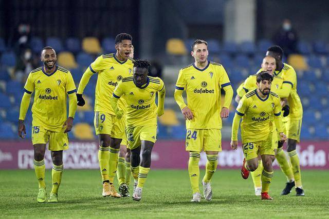 新疆广汇内部会议纪要流出:转会期造点机会,西甲使命明确,训练强度明显提升的简单介绍 新疆广汇内部会议纪要流出:转会期造点机会,西甲使命明确,训练强度明显提升的简单介绍