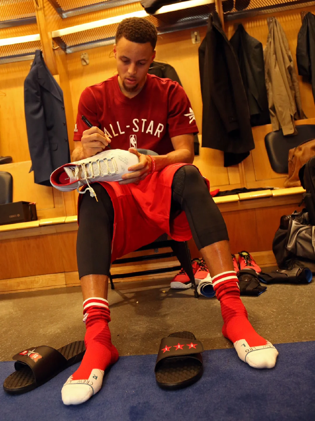 易游官网入口 -里程碑夜！阿斯顿维拉刷新队史纪录，全明星赛今夜刷纪录，更衣室稳定，赛程密集仍需轮换的简单介绍