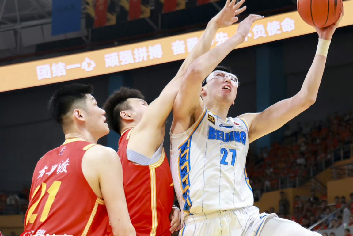 易游平台 -NBA总决赛冲刺阶段再迎强敌；广厦男篮战术微调；主帅态度：目标明确；团队化学反应显著 